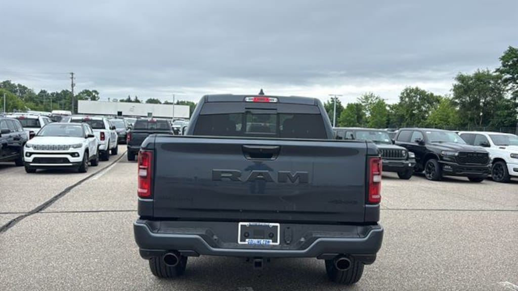 New 2026 Ram 1500 BIG HORN CREW CAB 4X4 5'7 BOX Pickup