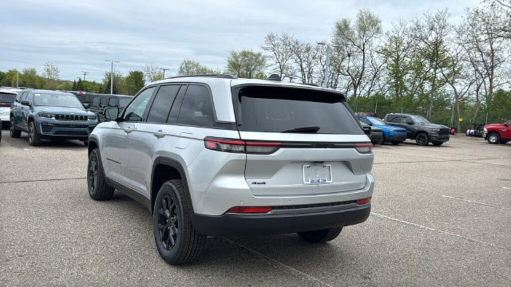 Used 2026 Jeep Grand Cherokee Altitude SUV