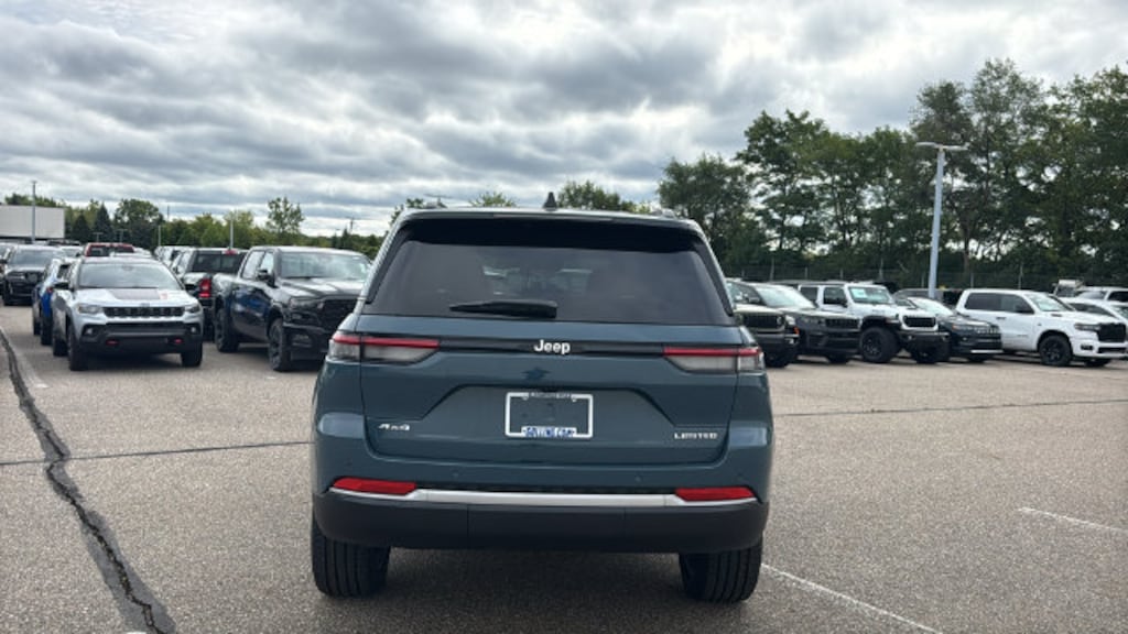 New 2027 Jeep Grand Cherokee LIMITED 4X4 Sport Utility