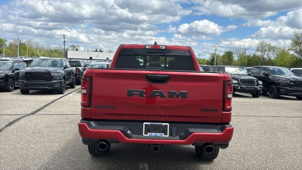 New 2026 Ram 1500 LARAMIE CREW CAB 4X4 5'7 BOX Pickup