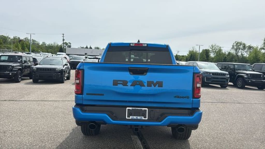 New 2026 Ram 1500 BIG HORN CREW CAB 4X4 5'7 BOX Pickup