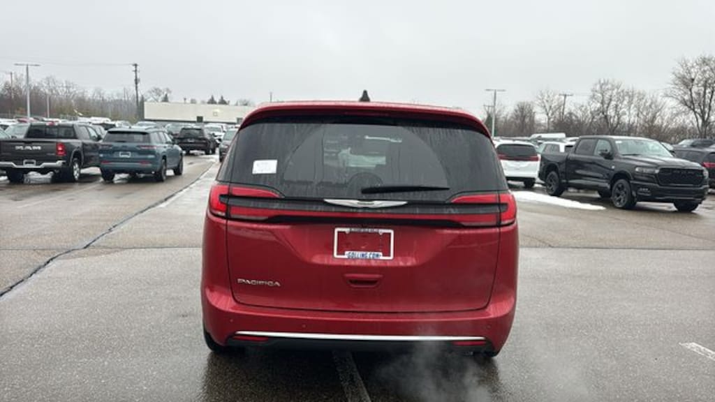 New 2026 Chrysler Pacifica SELECT Passenger Van