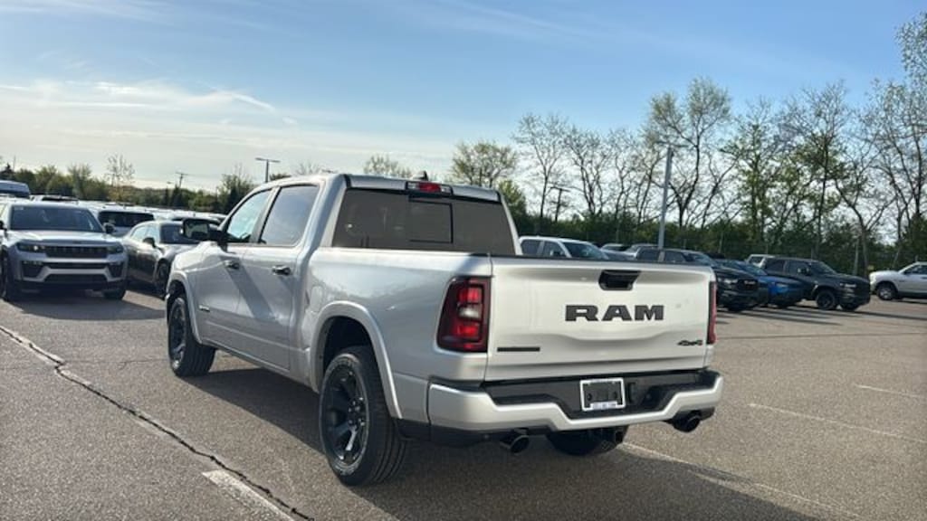 New 2026 Ram 1500 BIG HORN CREW CAB 4X4 5'7 BOX Pickup