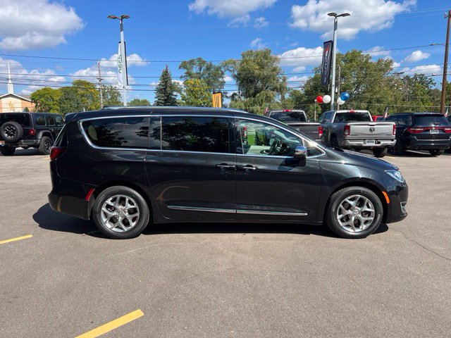 Used 2018 Chrysler Pacifica Limited Minivan/Van