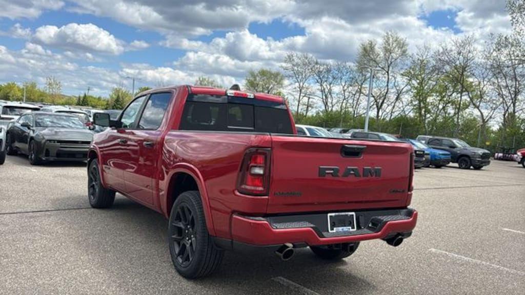 New 2026 Ram 1500 LARAMIE CREW CAB 4X4 5'7 BOX Pickup
