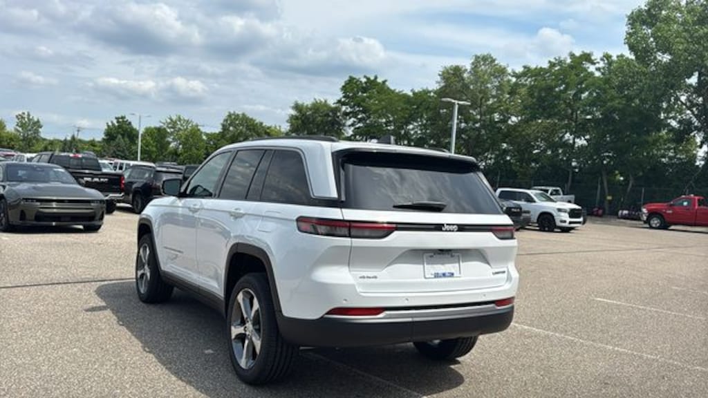 New 2026 Jeep Grand Cherokee LIMITED 4X4 Sport Utility
