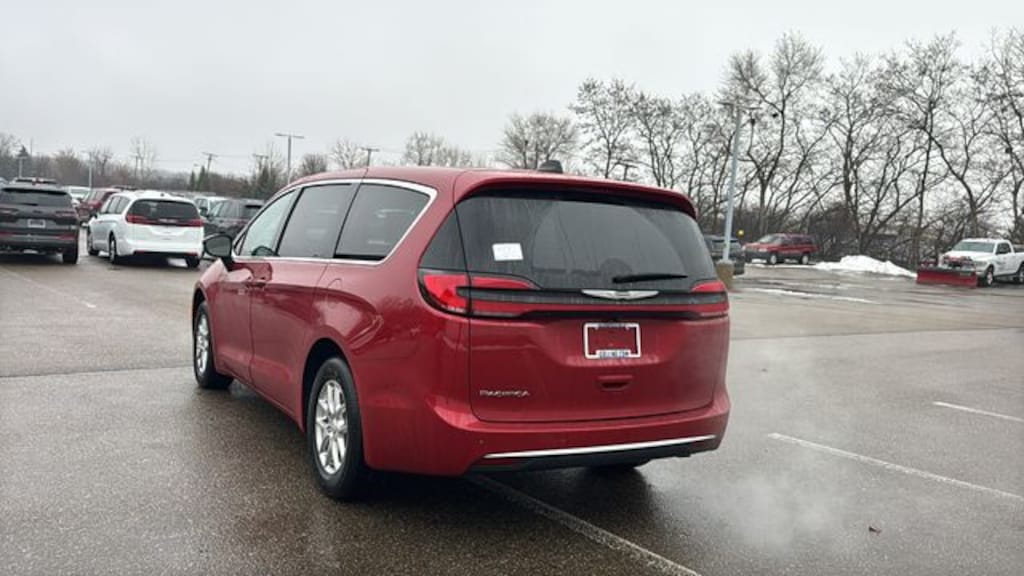 New 2026 Chrysler Pacifica SELECT Passenger Van
