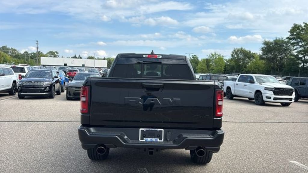 New 2027 Ram 1500 BIG HORN CREW CAB 4X4 5'7 BOX Pickup