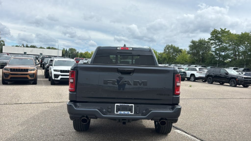 New 2027 Ram 1500 LARAMIE CREW CAB 4X4 5'7 BOX Pickup