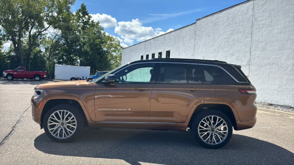 New 2027 Jeep Grand Cherokee SUMMIT 4X4 Sport Utility