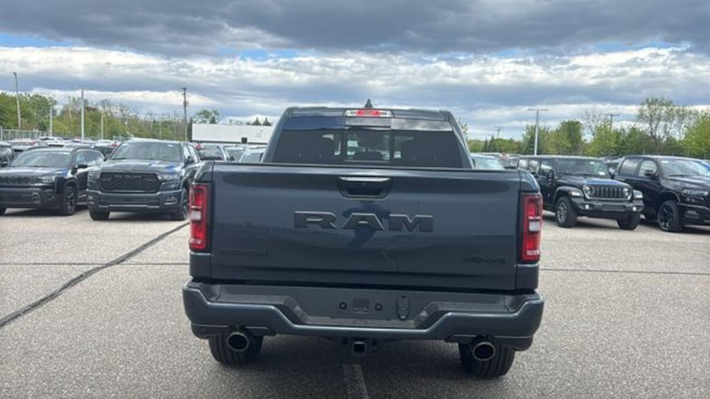 New 2026 Ram 1500 BIG HORN CREW CAB 4X4 5'7 BOX Pickup