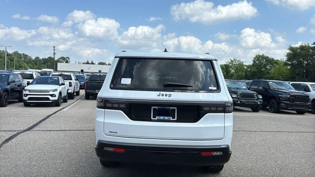 New 2026 Jeep Grand Wagoneer L LIMITED RESERVE 4X4 Sport Utility
