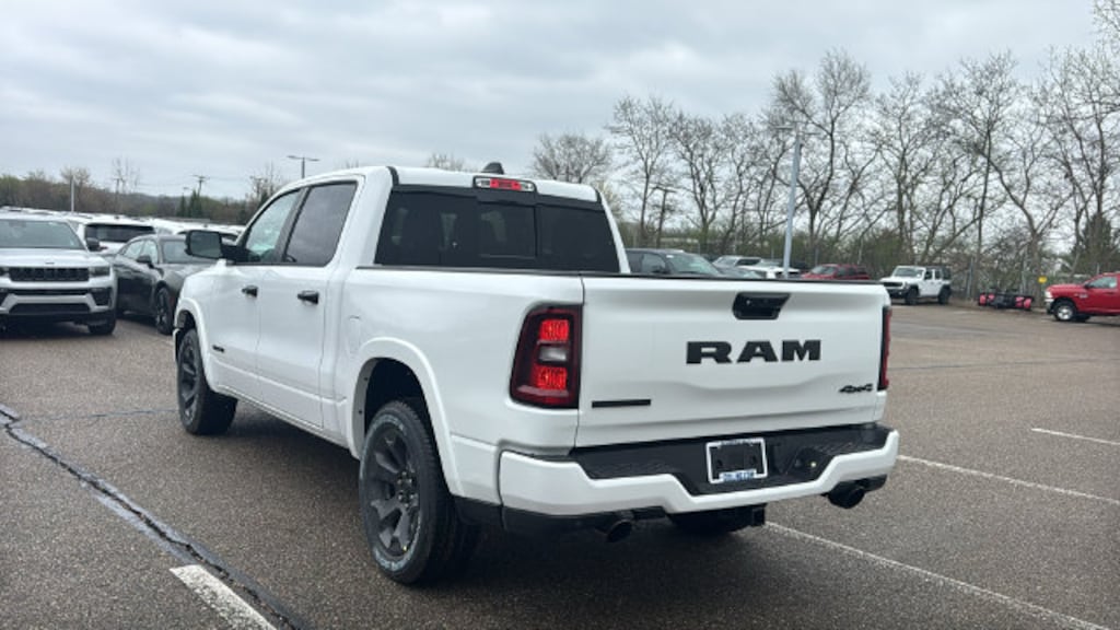 New 2026 Ram 1500 BIG HORN CREW CAB 4X4 5'7 BOX Pickup