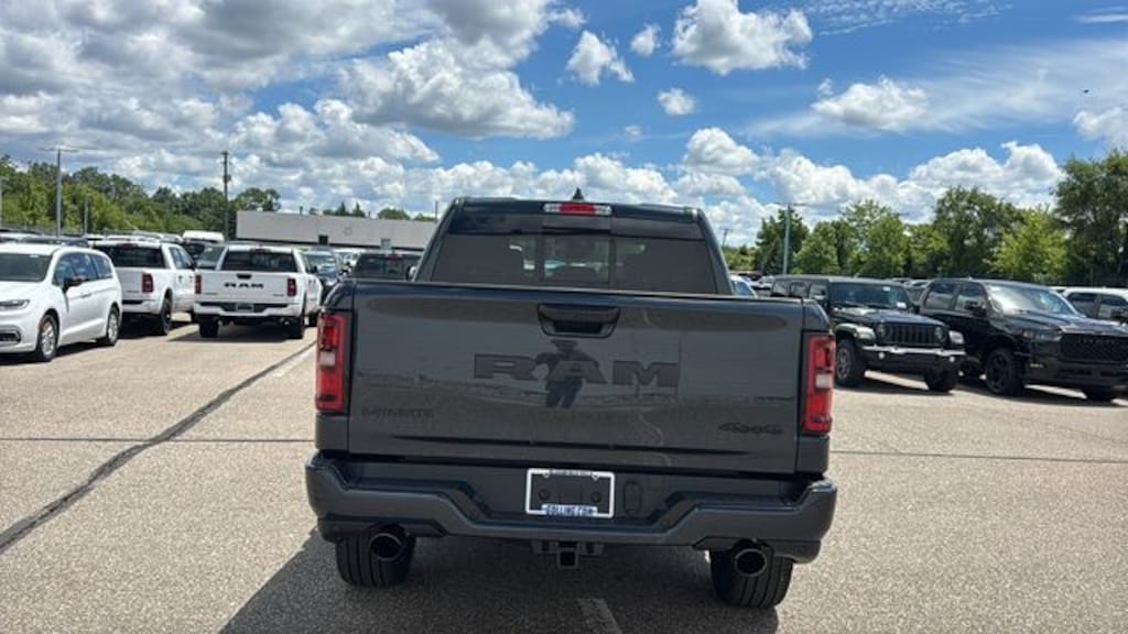 New 2026 Ram 1500 LARAMIE CREW CAB 4X4 5'7 BOX Pickup