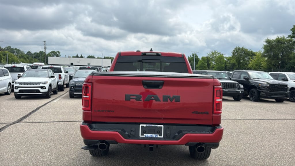 New 2026 Ram 1500 LIMITED CREW CAB 4X4 5'7 BOX Pickup