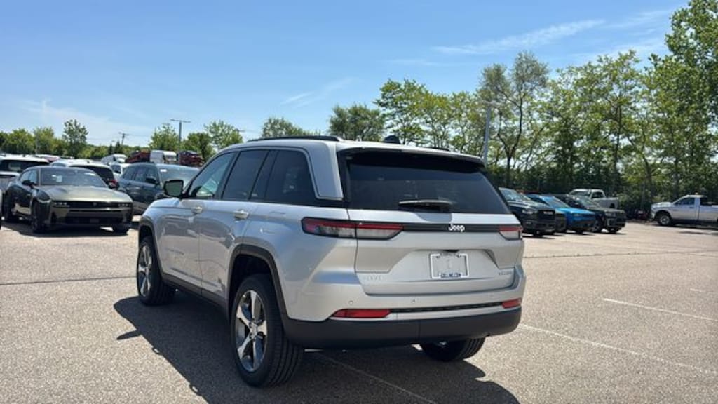 New 2026 Jeep Grand Cherokee LIMITED 4X4 Sport Utility