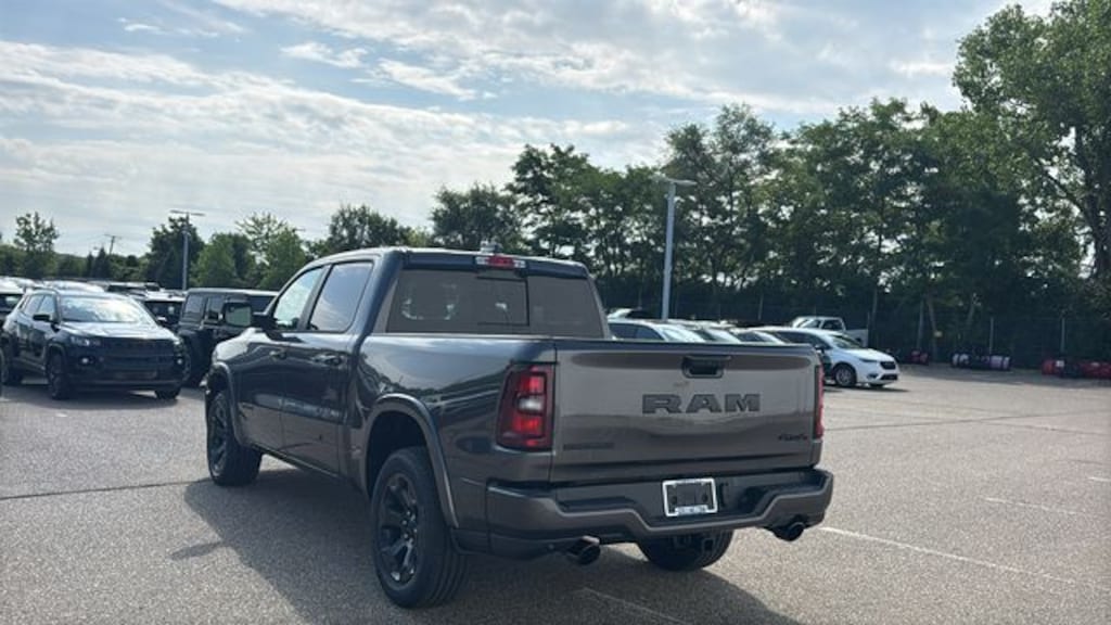 New 2027 Ram 1500 BIG HORN CREW CAB 4X4 5'7 BOX Pickup