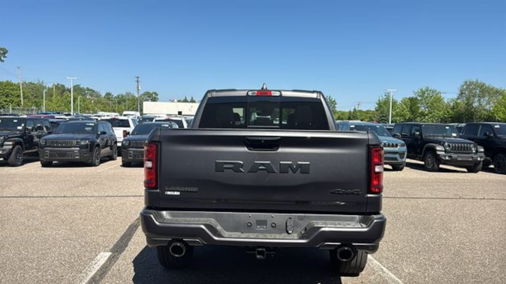 New 2026 Ram 1500 LARAMIE CREW CAB 4X4 5'7 BOX Pickup