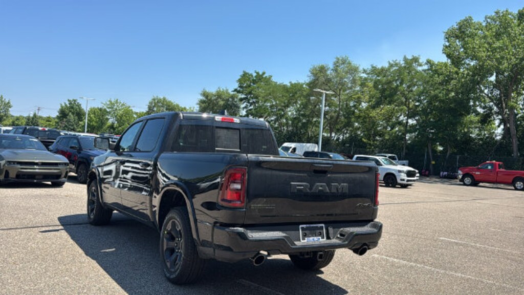 New 2026 Ram 1500 BIG HORN CREW CAB 4X4 5'7 BOX Pickup