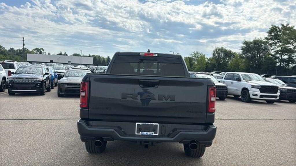 New 2027 Ram 1500 BIG HORN CREW CAB 4X4 5'7 BOX Pickup