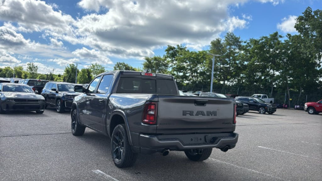 New 2026 Ram 1500 LARAMIE CREW CAB 4X4 5'7 BOX Pickup