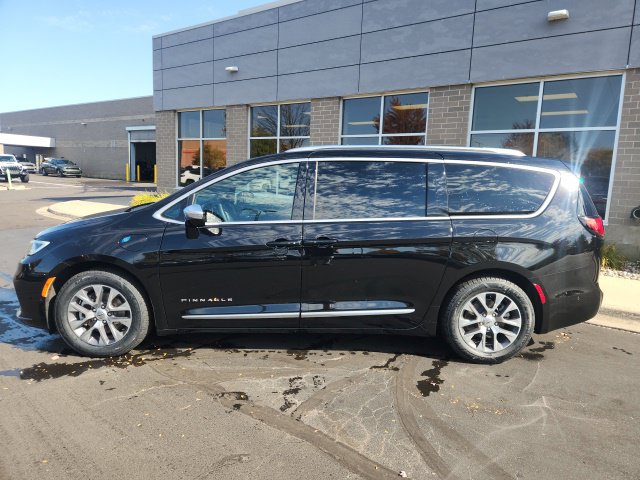 Certified 2025 Chrysler Pacifica Hybrid Pinnacle Minivan/Van
