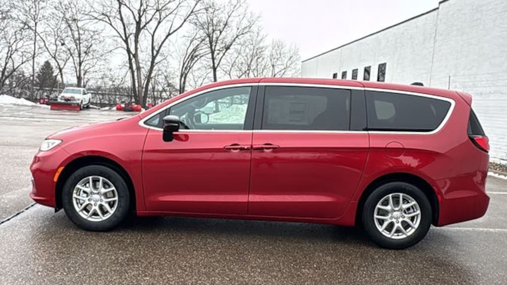 New 2026 Chrysler Pacifica SELECT Passenger Van