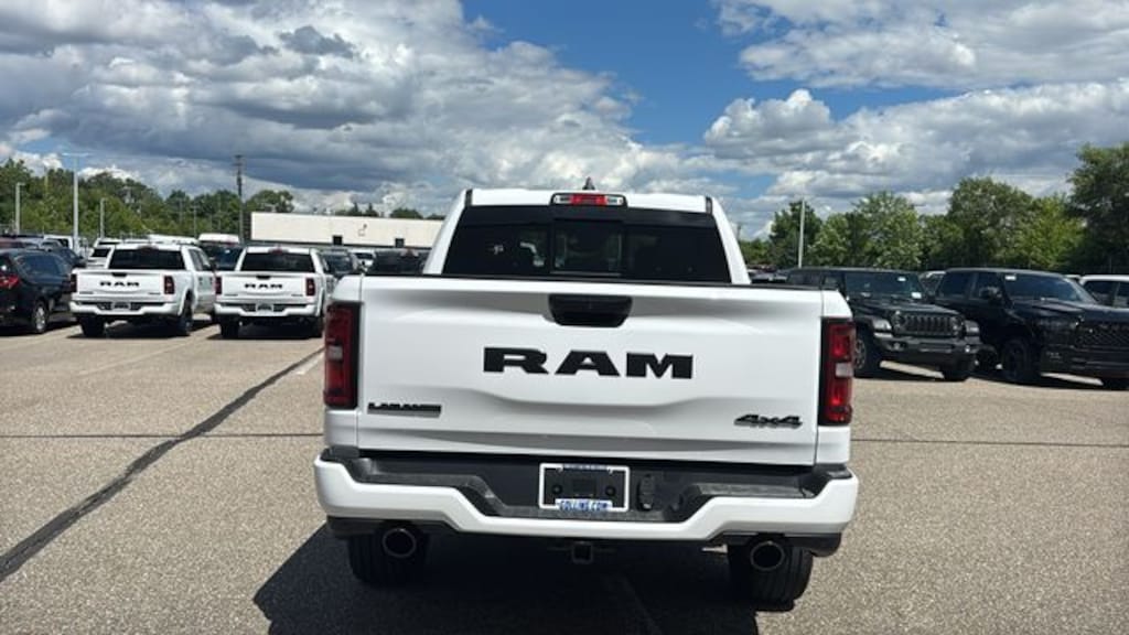 New 2026 Ram 1500 LARAMIE CREW CAB 4X4 5'7 BOX Pickup
