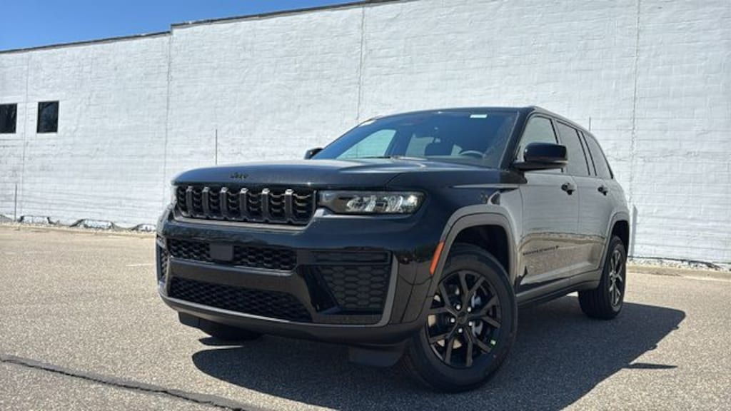 New 2026 Jeep Grand Cherokee LAREDO ALTITUDE 4X4 Sport Utility