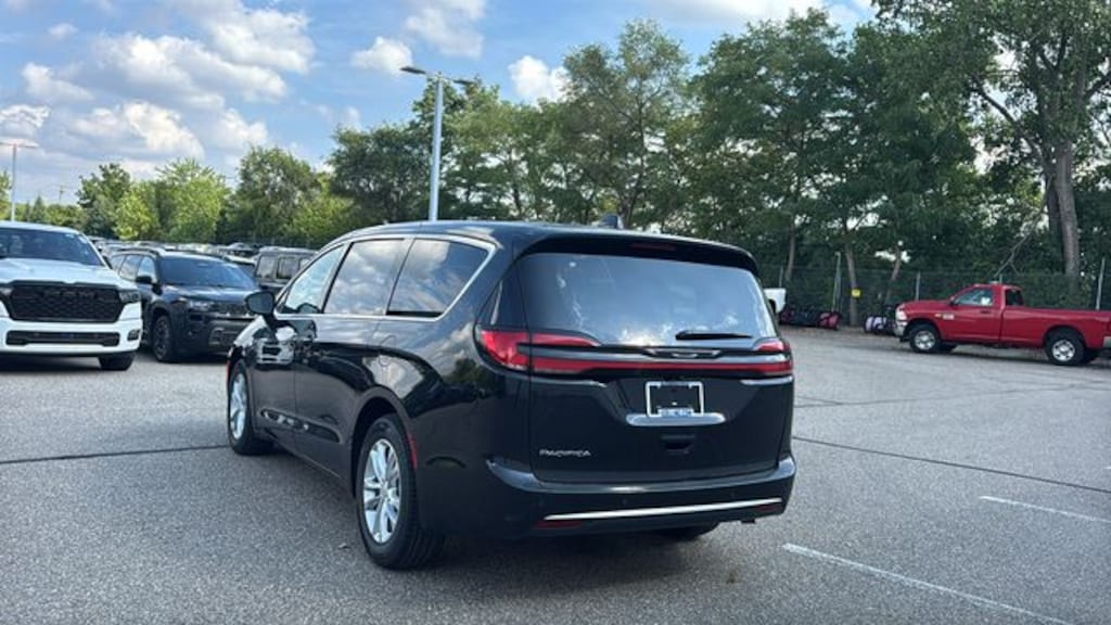 New 2027 Chrysler Pacifica SELECT Passenger Van