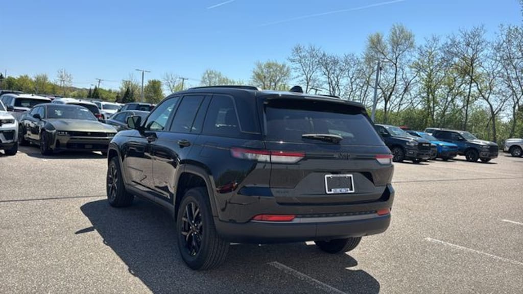 New 2026 Jeep Grand Cherokee LAREDO ALTITUDE 4X4 Sport Utility