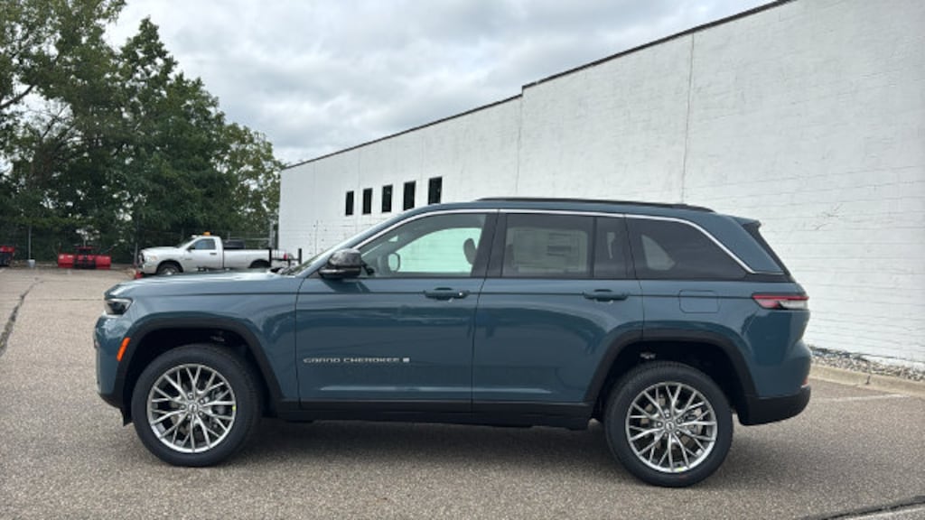 New 2027 Jeep Grand Cherokee LIMITED 4X4 Sport Utility