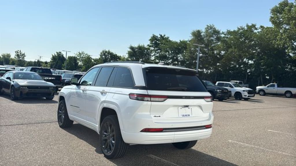 New 2026 Jeep Grand Cherokee LIMITED RESERVE 4X4 Sport Utility