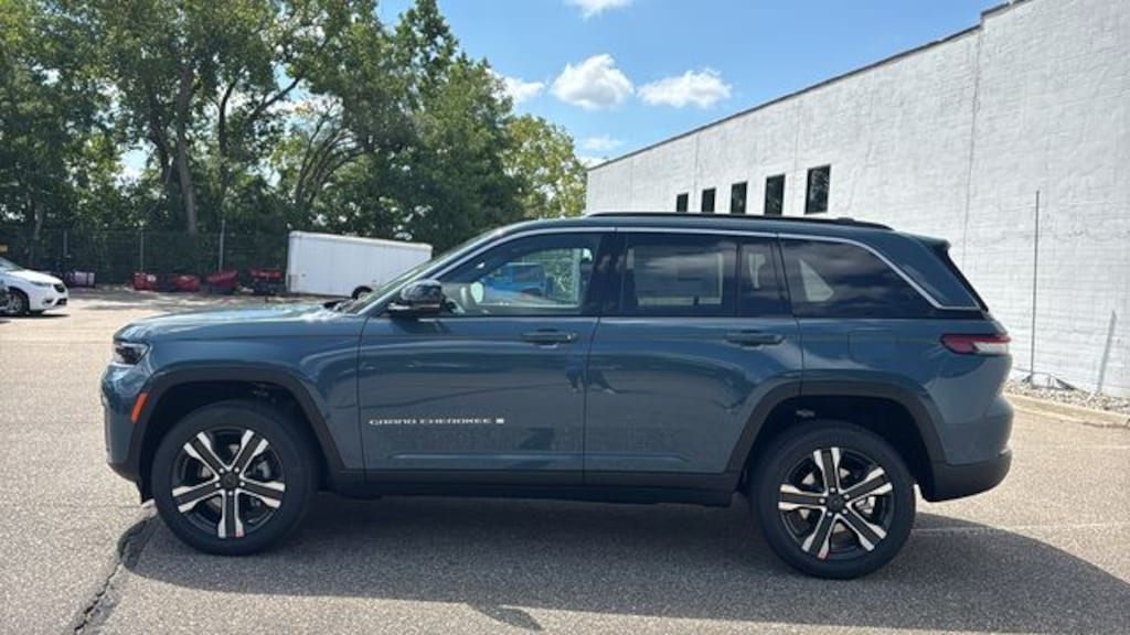 New 2027 Jeep Grand Cherokee LIMITED 4X4 Sport Utility