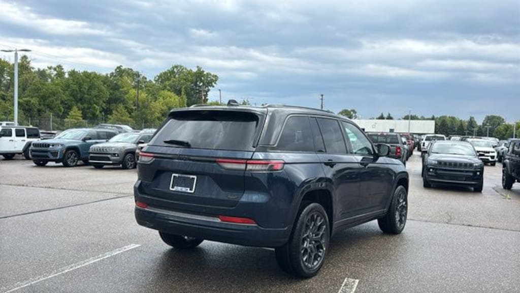 New 2027 Jeep Grand Cherokee SUMMIT 4X4 Sport Utility