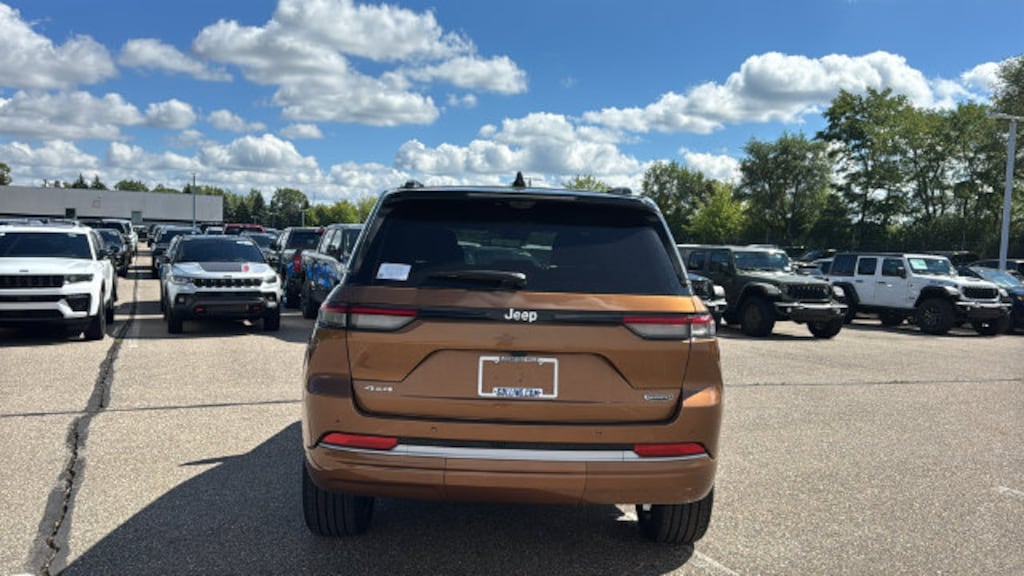 New 2027 Jeep Grand Cherokee SUMMIT 4X4 Sport Utility