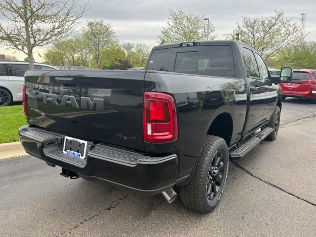 New 2026 Ram 2500 BIG HORN CREW CAB 4X4 6'4 BOX Pickup