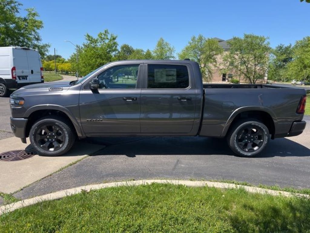 New 2026 Ram 1500 BIG HORN CREW CAB 4X4 6'4 BOX Pickup