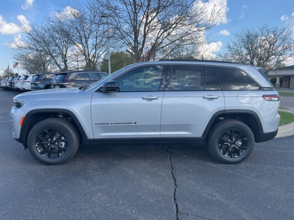 Used 2026 Jeep Grand Cherokee Altitude SUV