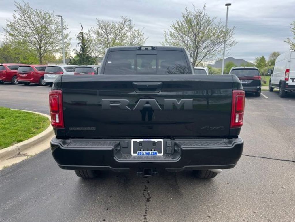 New 2026 Ram 2500 BIG HORN CREW CAB 4X4 6'4 BOX Pickup