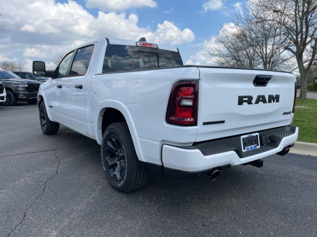 New 2026 Ram 1500 BIG HORN CREW CAB 4X4 5'7 BOX Pickup