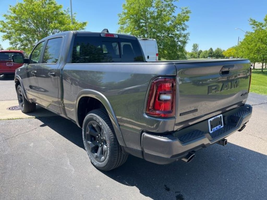 New 2026 Ram 1500 BIG HORN CREW CAB 4X4 6'4 BOX Pickup