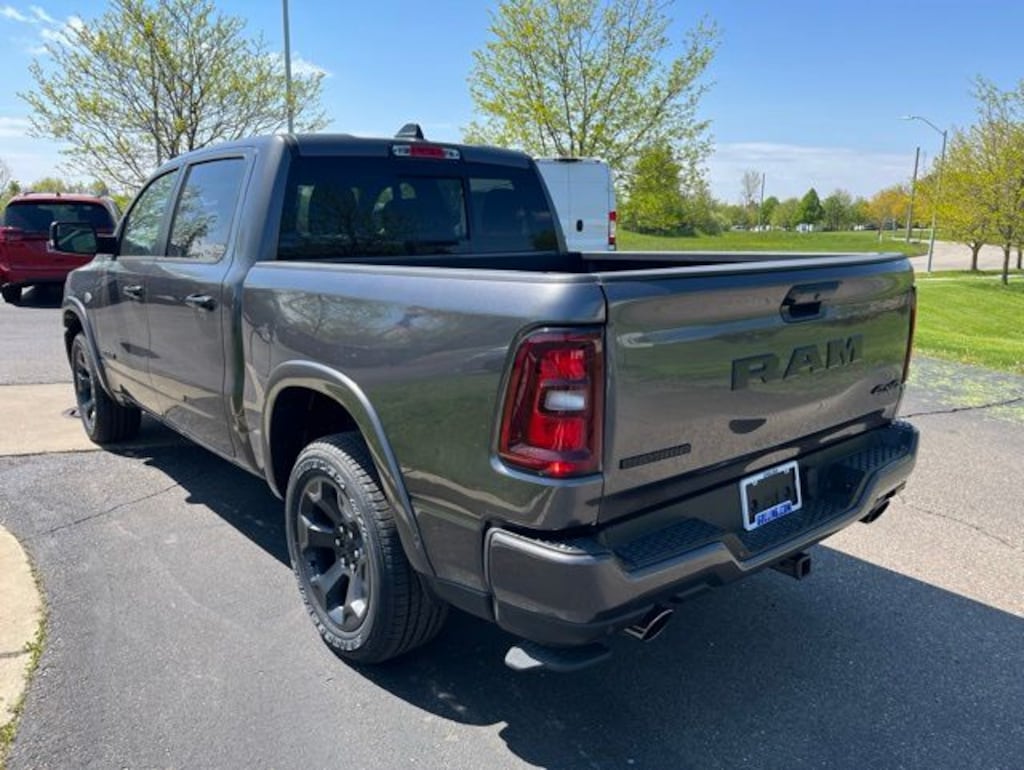 New 2026 Ram 1500 BIG HORN CREW CAB 4X4 5'7 BOX Pickup