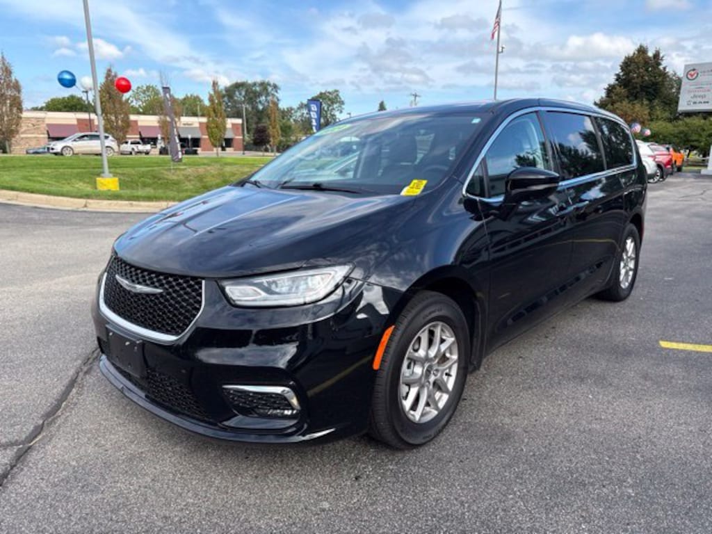 Certified 2024 Chrysler Pacifica Touring L Minivan/Van