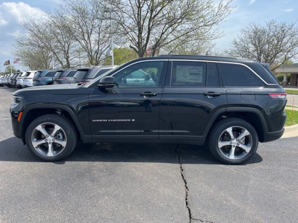 New 2026 Jeep Grand Cherokee LIMITED 4X4 Sport Utility