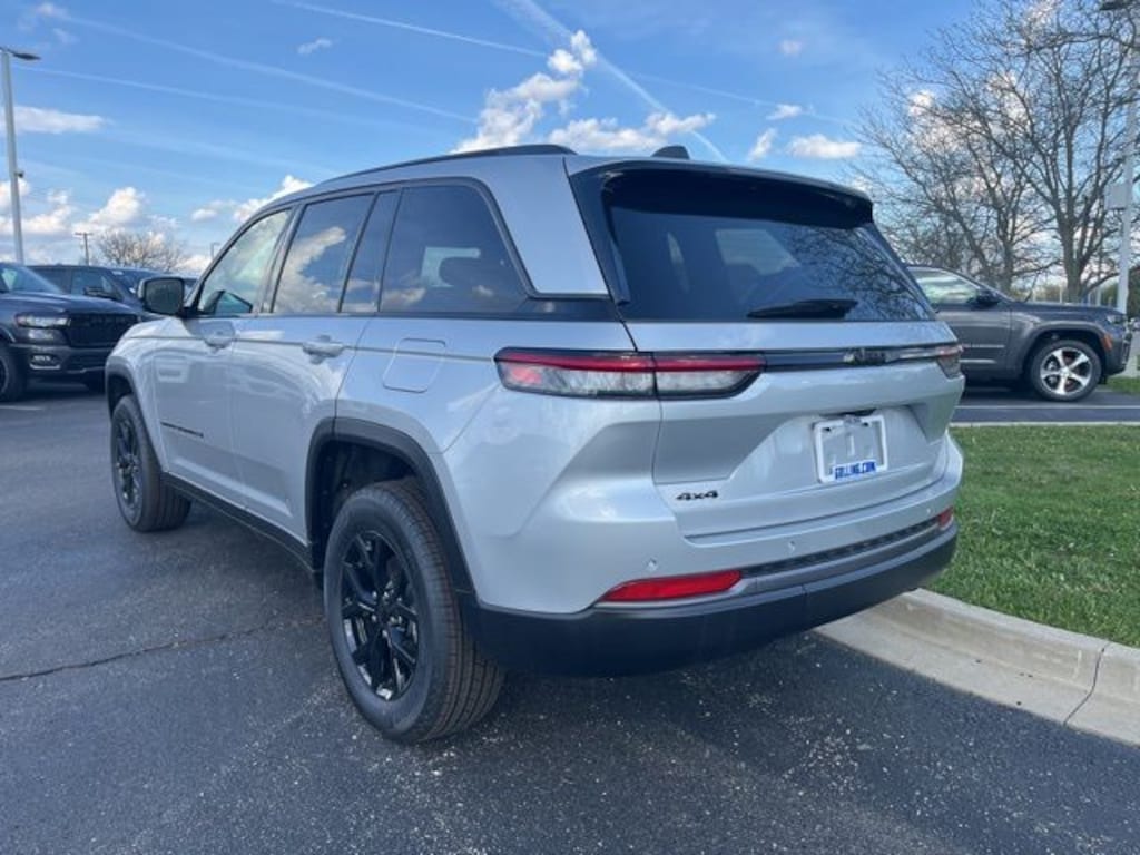 Used 2026 Jeep Grand Cherokee Altitude SUV