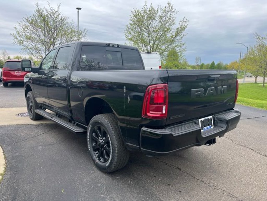 New 2026 Ram 2500 BIG HORN CREW CAB 4X4 6'4 BOX Pickup