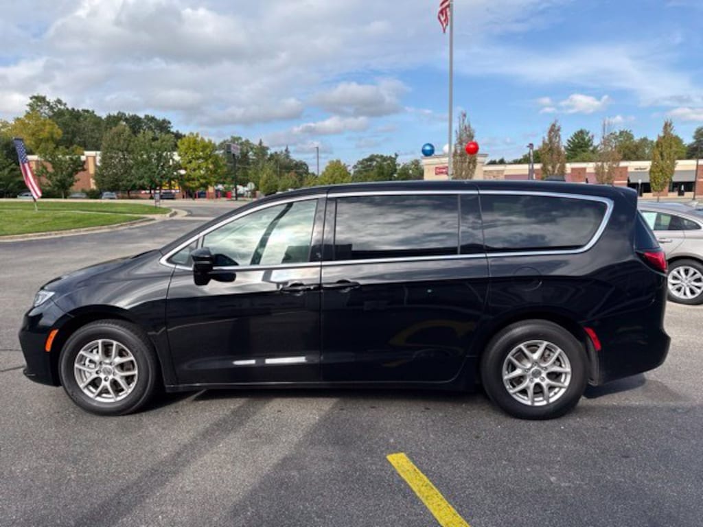 Certified 2024 Chrysler Pacifica Touring L Minivan/Van