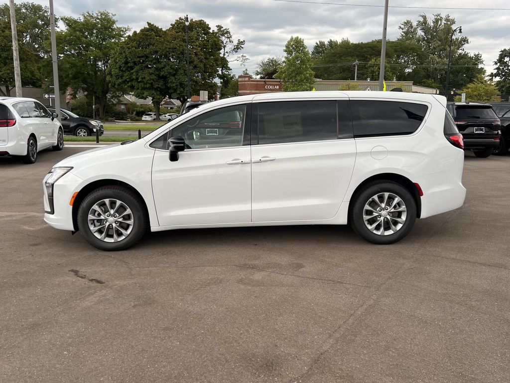 New 2027 Chrysler Pacifica SELECT AWD Passenger Van