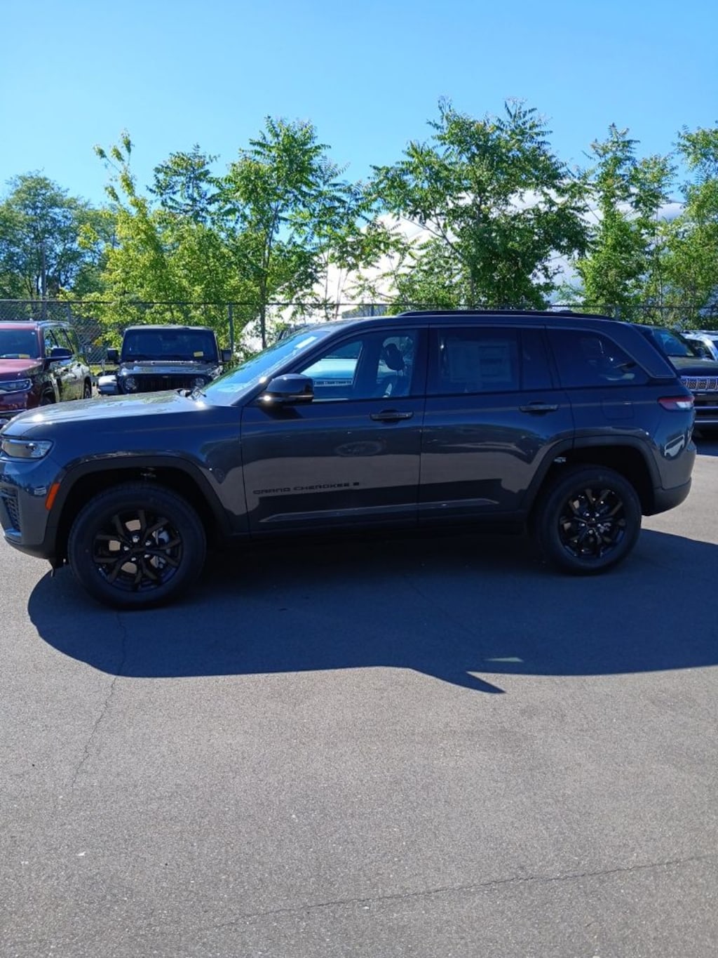 Used 2026 Jeep Grand Cherokee Altitude SUV